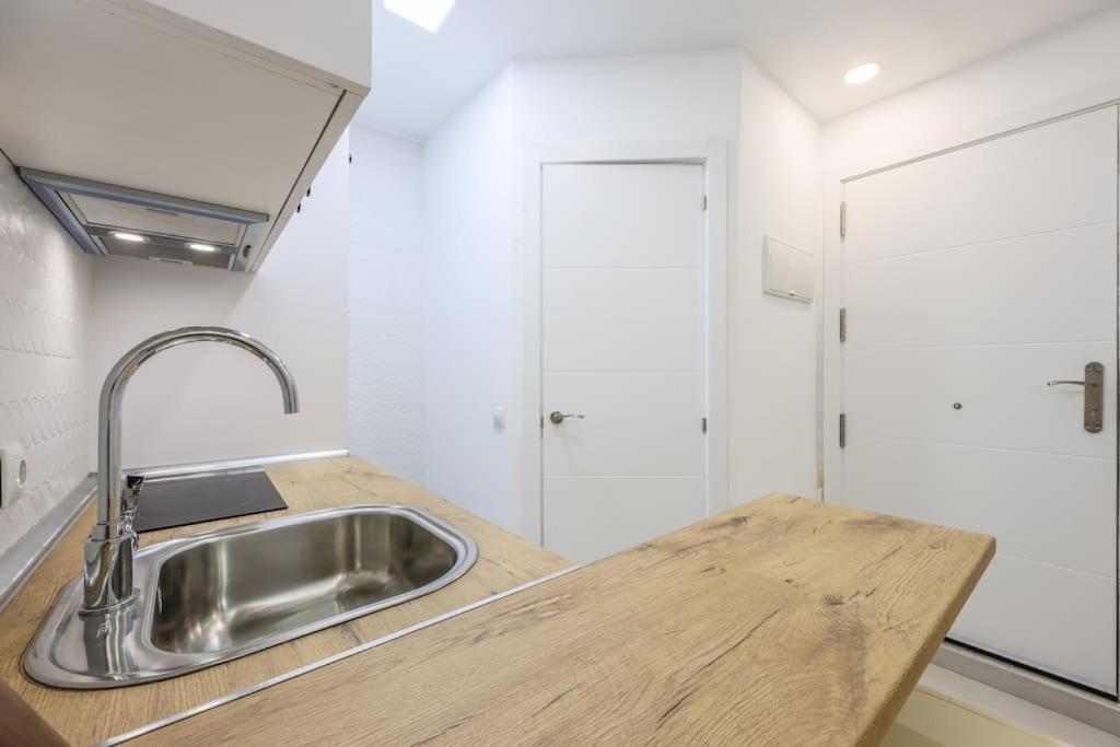 Luxe Apartment In Tetuan Мадрид Екстериор снимка