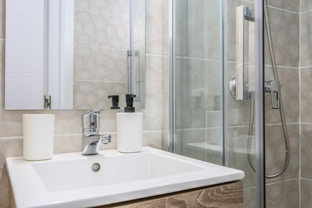 Luxe Apartment In Tetuan Мадрид Екстериор снимка