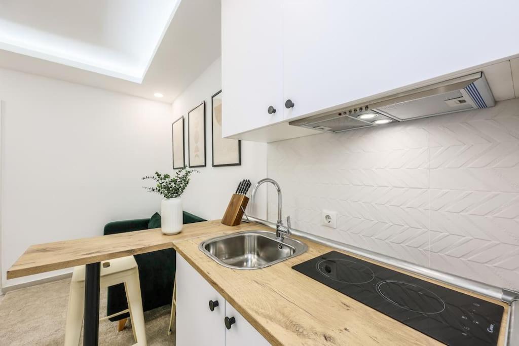 Luxe Apartment In Tetuan Мадрид Екстериор снимка
